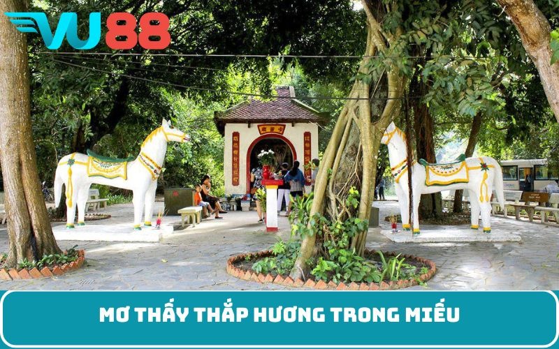 Mơ thấy thắp hương trong miếu